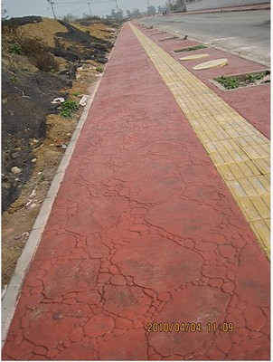 成都地坪工程 压模地坪、透水地坪与塑胶球场地坪的综合解析